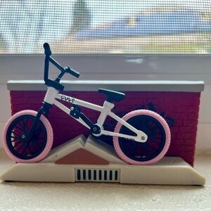 Tech Deck BMX Freestyle Hits Cult Finger Bike White and Pink
